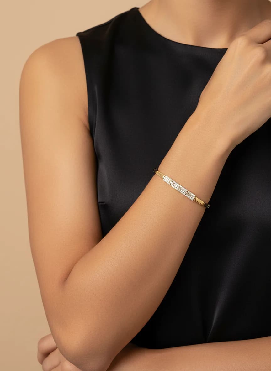 Altın Rengi Parlak Taşlı Kadın Bileklik - Şık Tasarım
