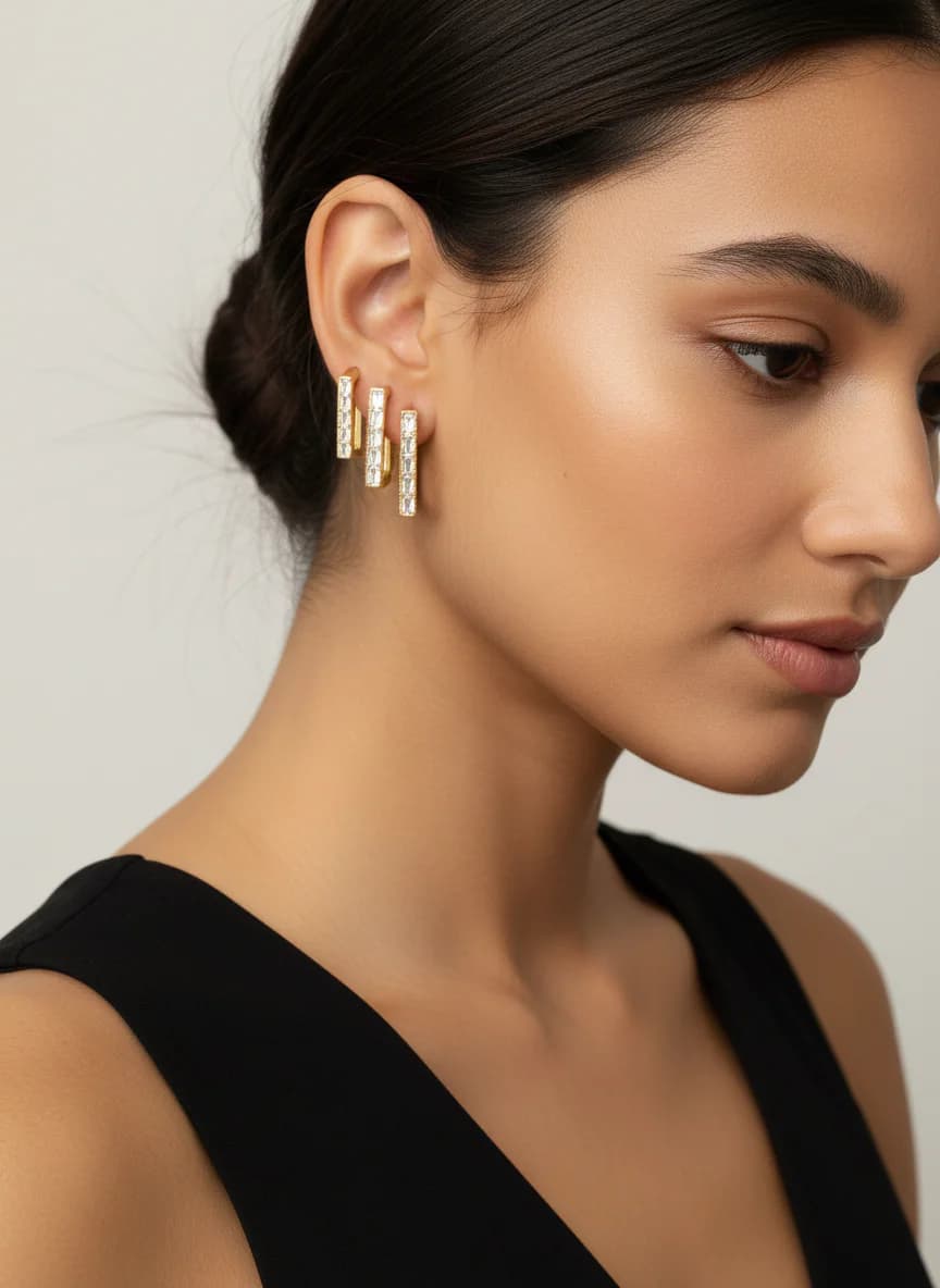 Altın Rengi Geometrik Baget Taşlı Dikdörtgen Küpe