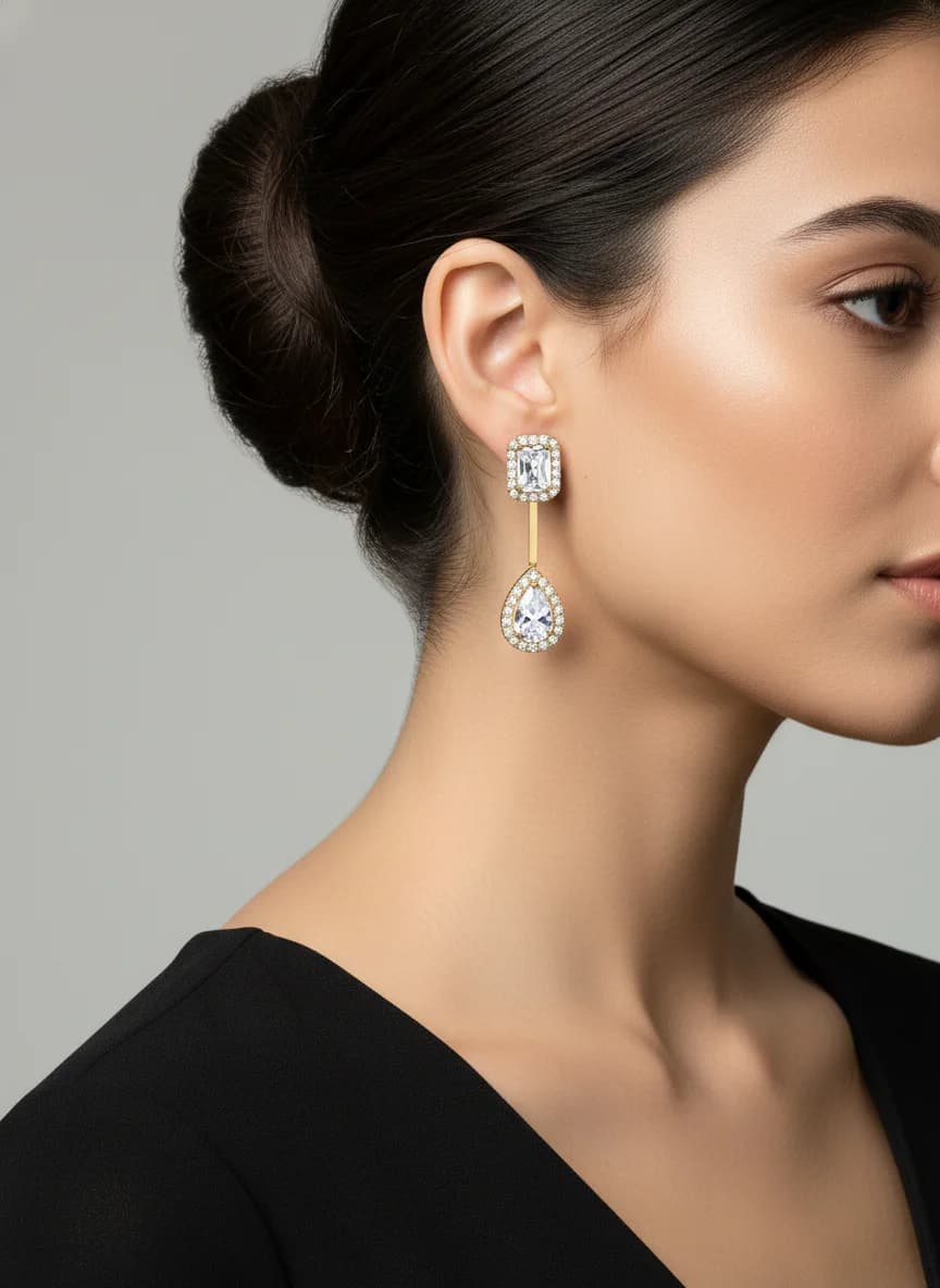 Altın Rengi Zirkon Taşlı Dikdörtgen Damla Sallantılı Küpe