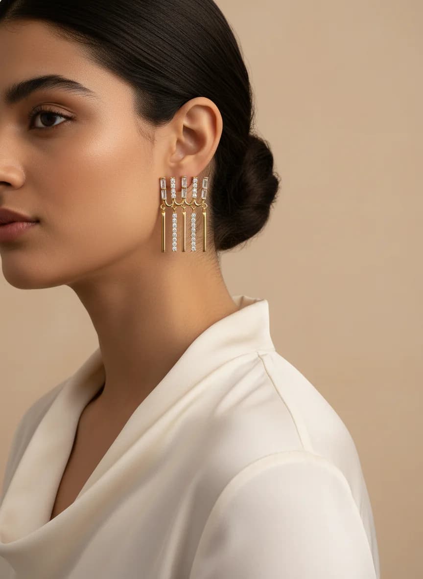 Altın Rengi Zirkon Taşlı Sallantılı Çubuk Küpe