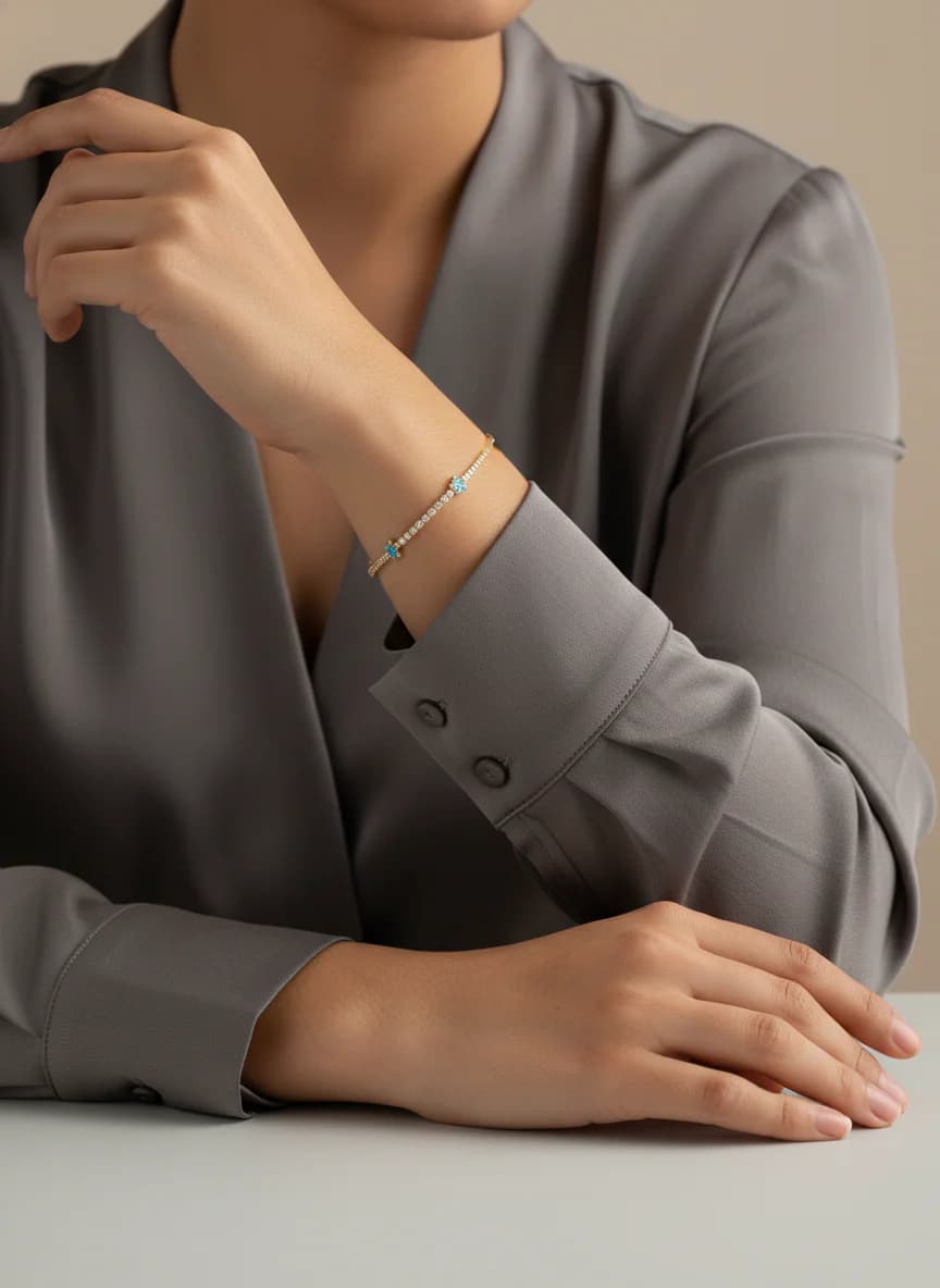 Altın Rengi Zirkon Taşlı Mavi Çiçek Detaylı Bileklik