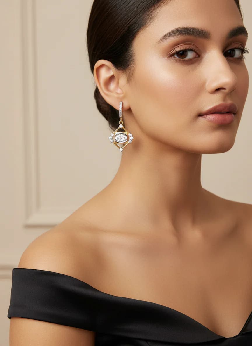 Altın Rengi Zirkon Taşlı Geometrik Sallantılı Küpe