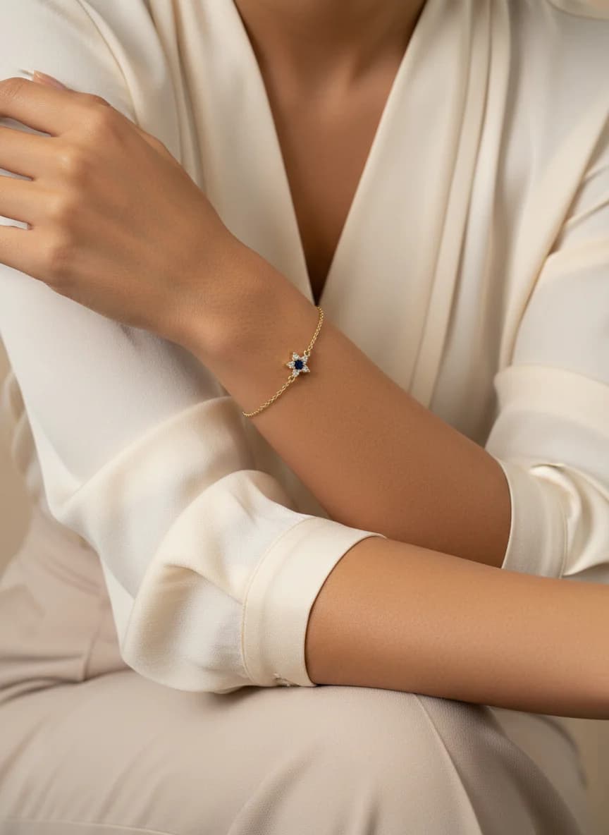 Altın Rengi Mavi Taşlı Çiçek Motifli Zarif Kadın Bileklik