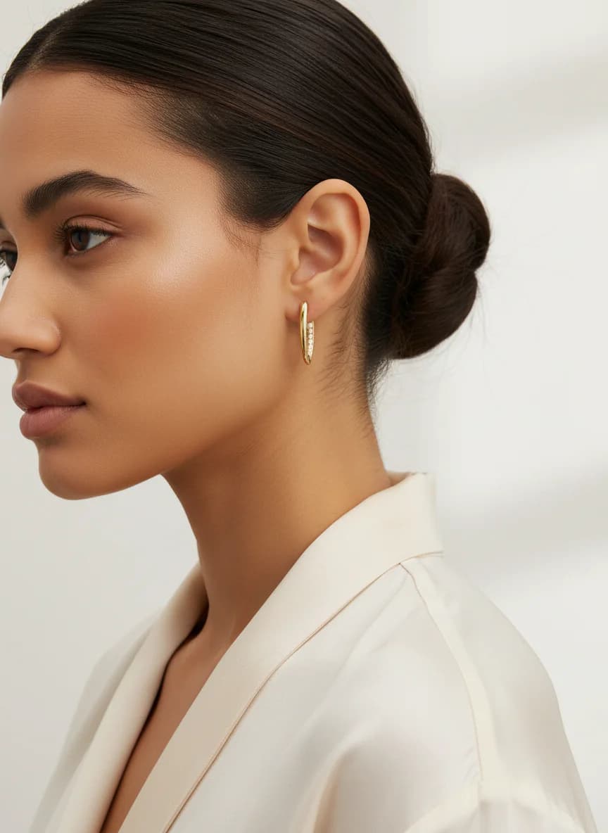 Altın Rengi İnci İşlemeli Şık Halka Küpe