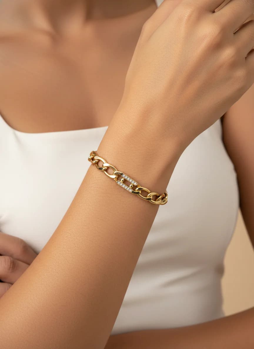 Altın Rengi Taş Detaylı Şık Zincir Bileklik Kadın
