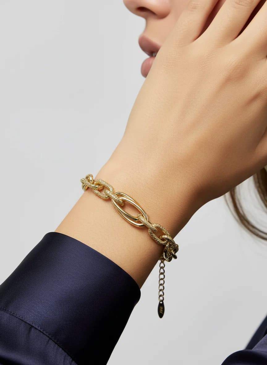 Altın Renk Dokulu ve Parlak Zincir Bileklik