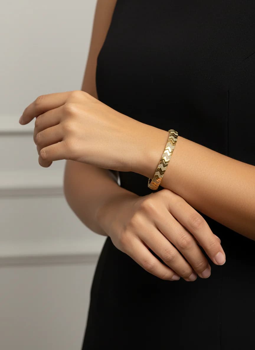 Şık Altın Kaplama Taşlı Chevron Bileklik