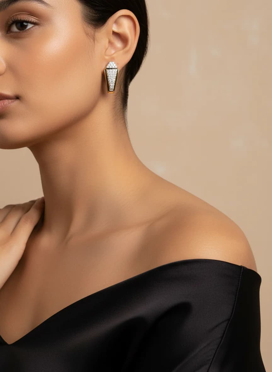 Altın Rengi Zirkon Taşlı Modern Trapez Küpe