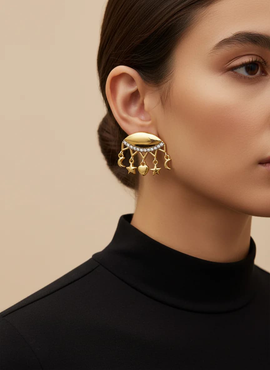 Ay Yıldız Kalp Detaylı Altın Rengi Sallantılı Küpe