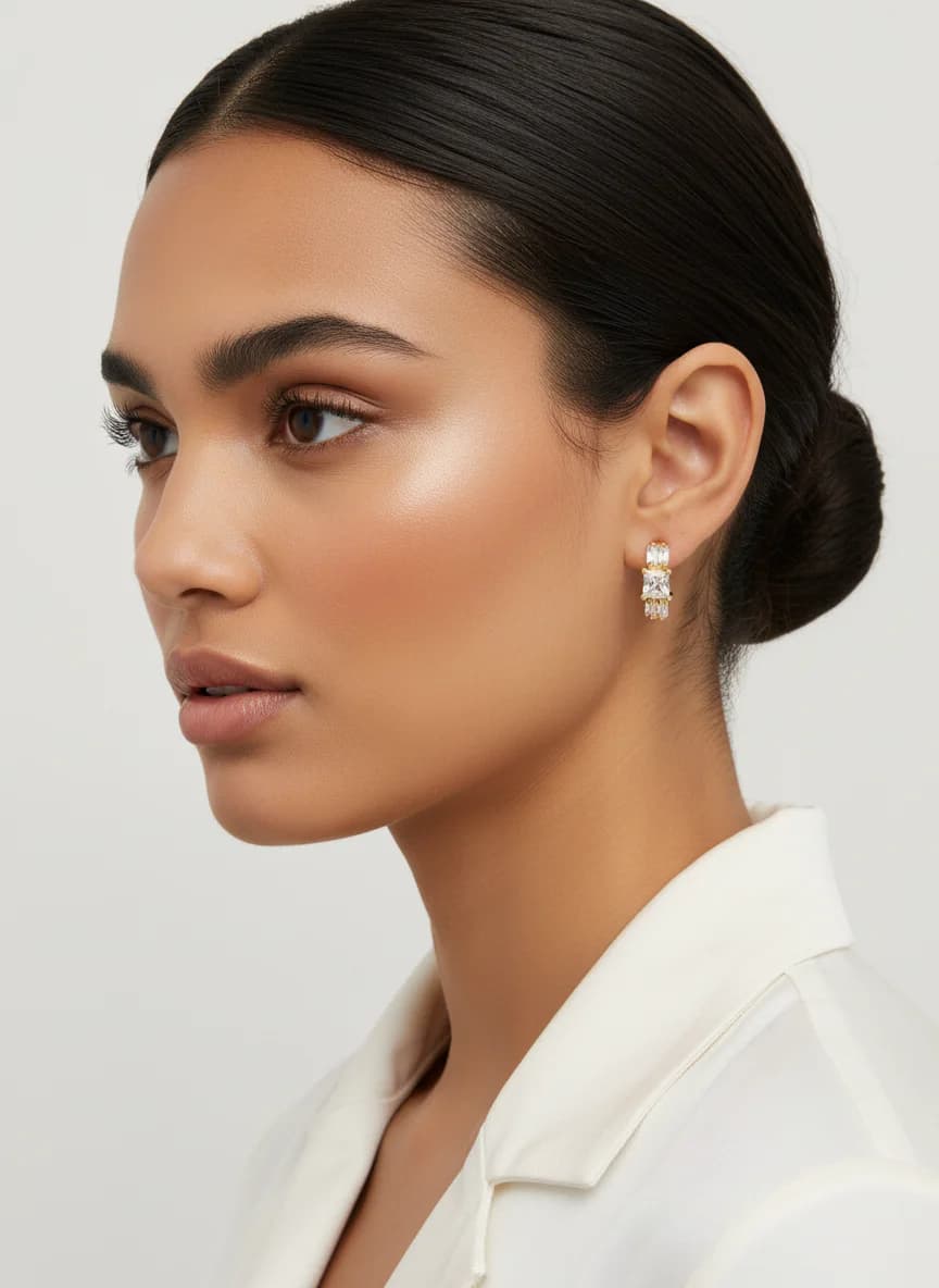 Altın Rengi Baget Taşlı Halka Küpe Çifti - Şık ve Zarif