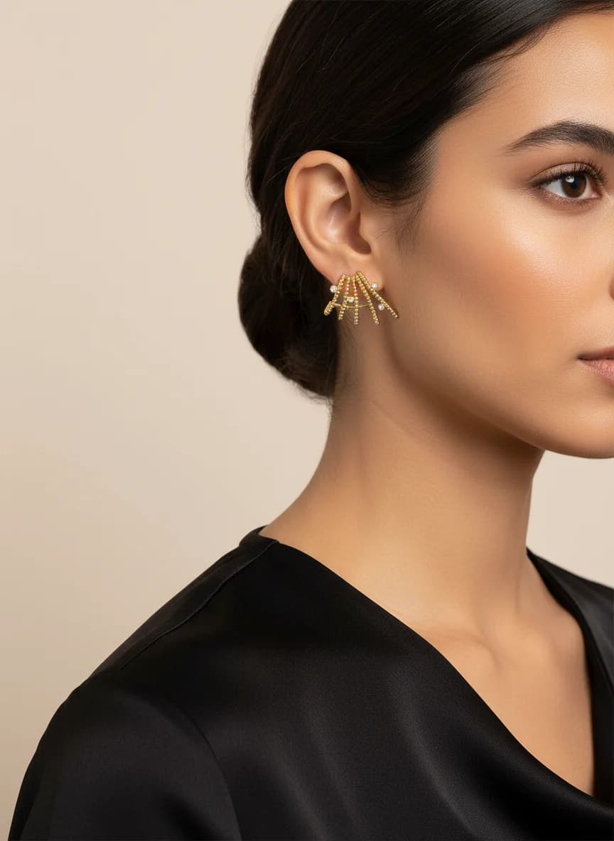 Altın Rengi Pırıltılı İnci Detaylı Tırmanıcı Küpe