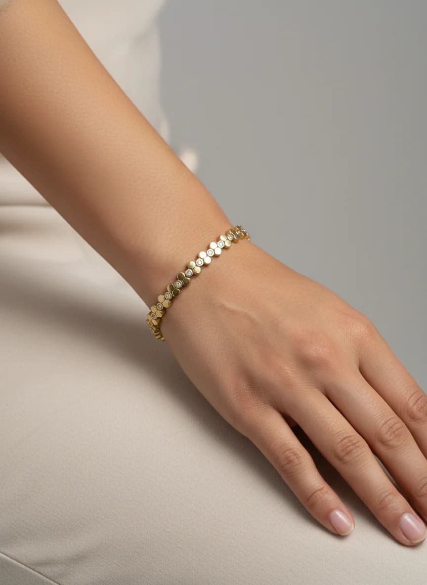 Altın Petek Desenli Zirkon Taşlı Zarif Bileklik