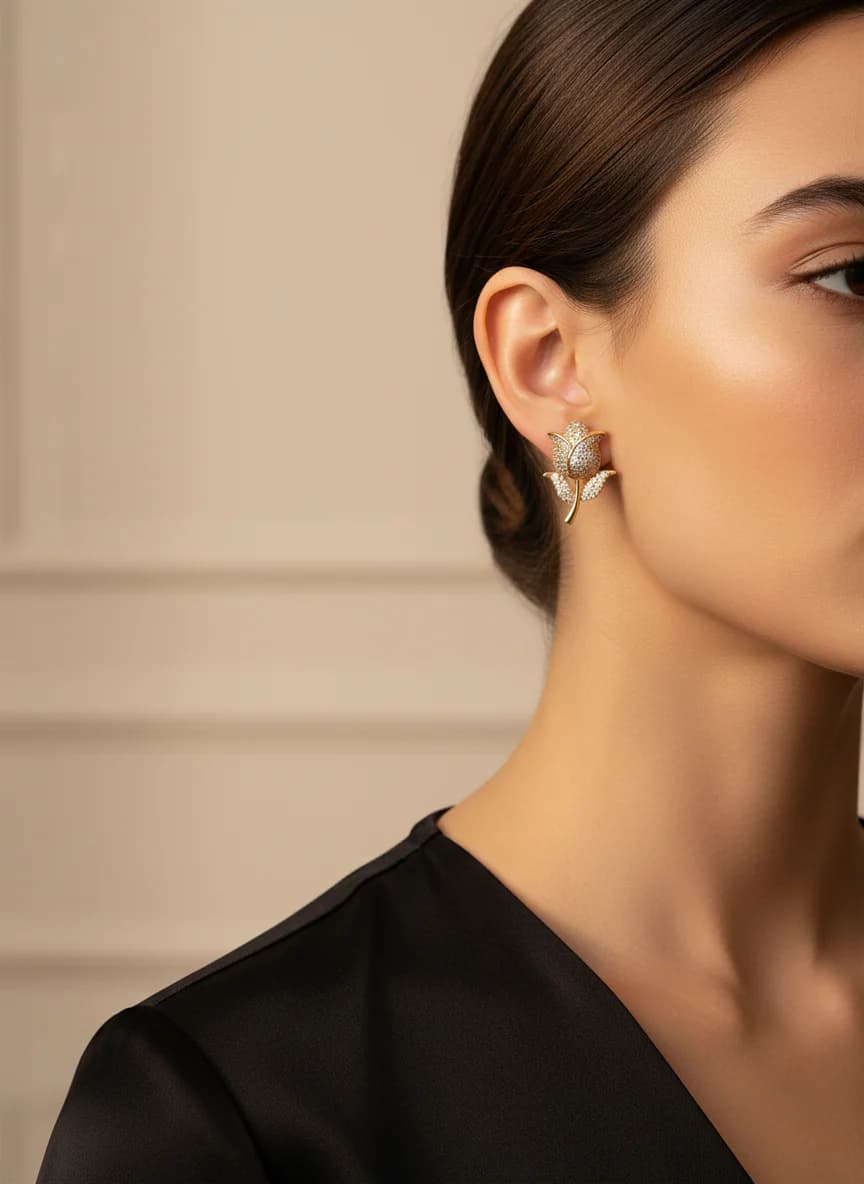 Zirkon Taşlı Altın Rengi Lale Çiçek Kadın Küpe