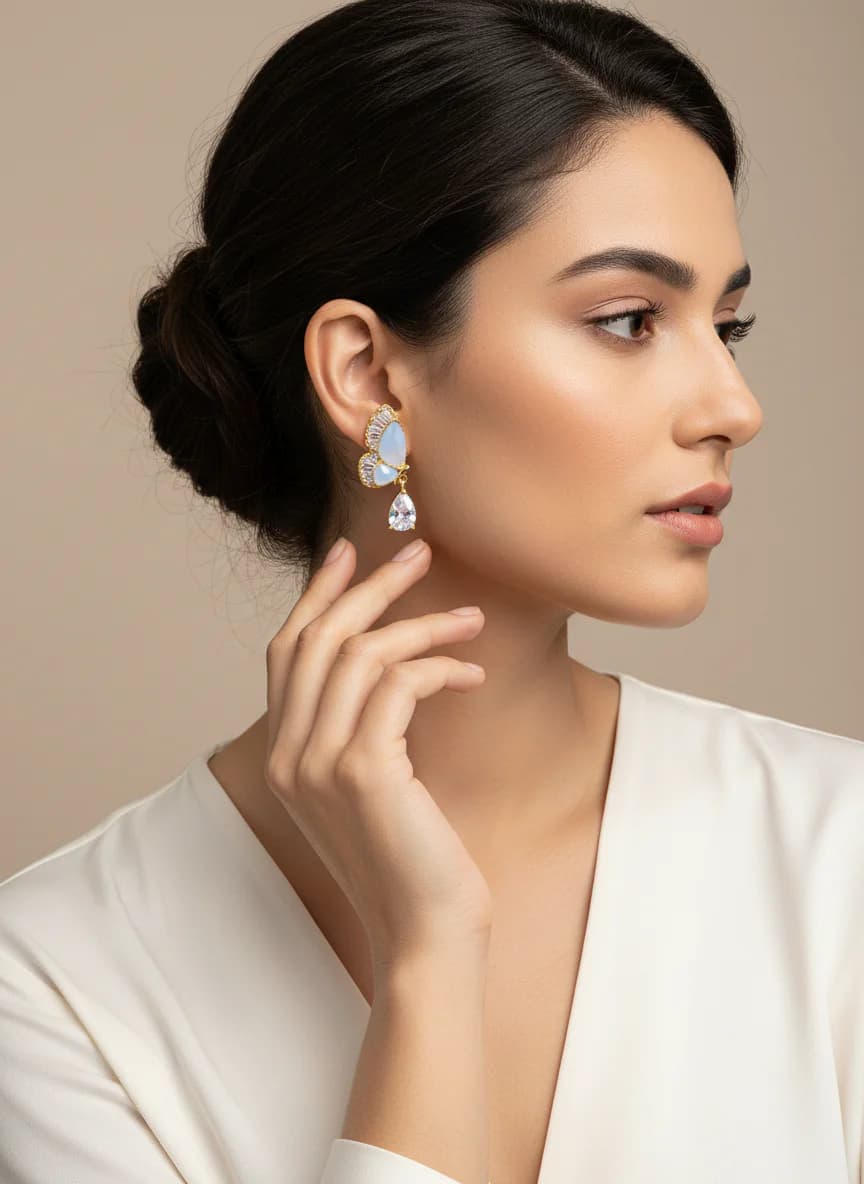 Altın Renk Kelebek & Zirkon Taşlı Sallantılı Küpe