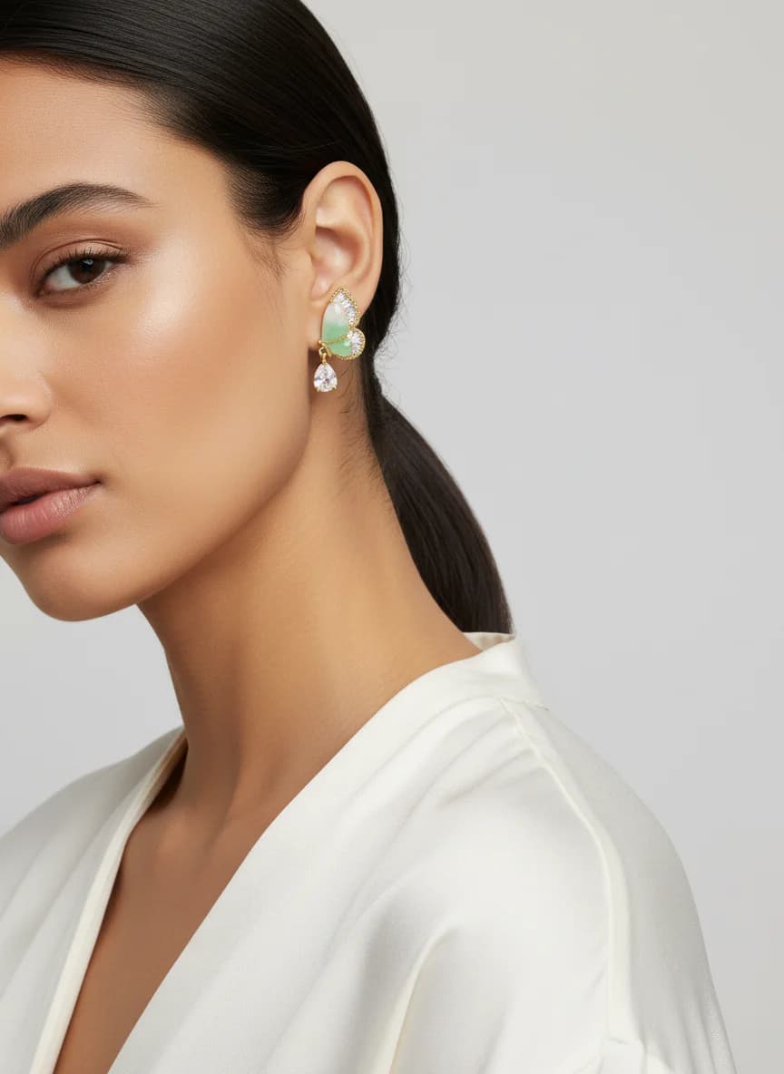 Altın Rengi Yeşil Beyaz Kelebek Zirkon Sallantılı Küpe