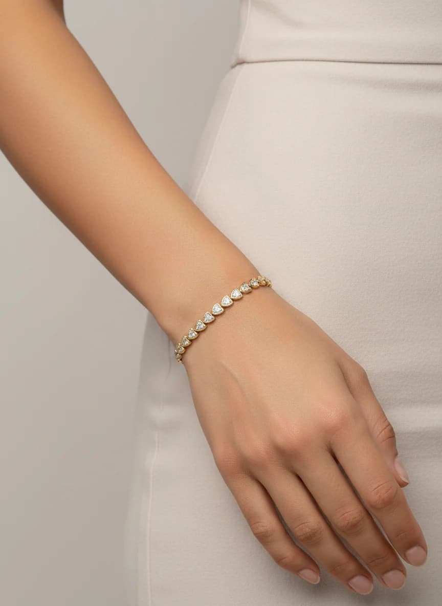 Altın Rengi Kalp Zirkon Taşlı Zarif Bileklik