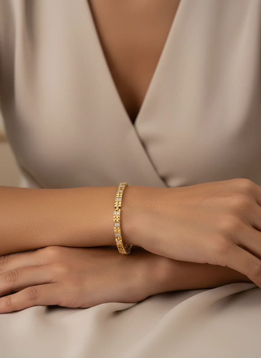 Altın Rengi Taşlı ve Dokulu Şık Kadın Zincir Bileklik