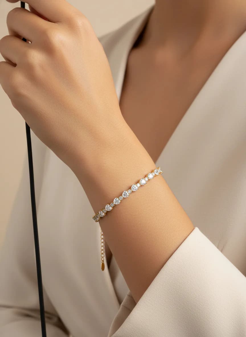 Zirkon Kalp Taşlı Altın Rengi Ayarlanabilir Bileklik