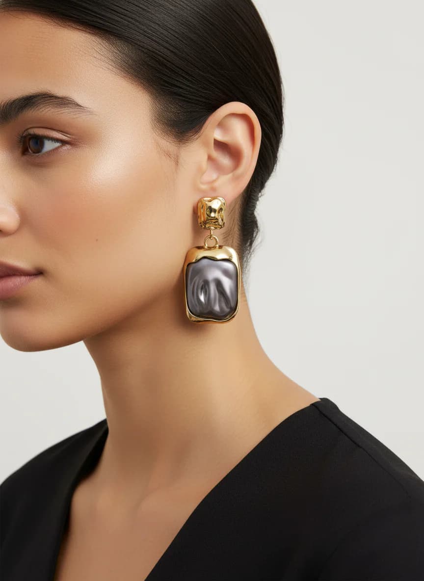 Altın Rengi Füme İnci Görünümlü Modern Sallantılı Küpe