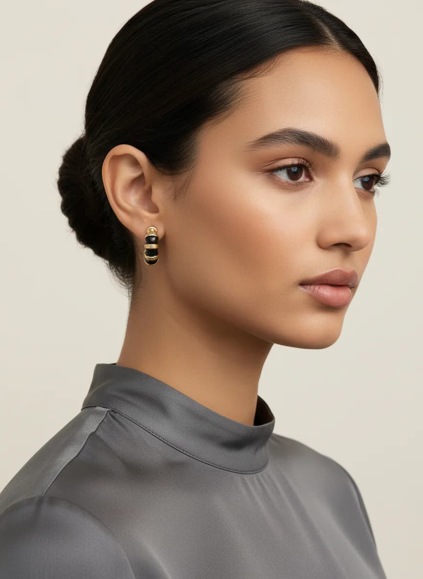 Siyah Gold Şeritli Kalın Halka Küpe