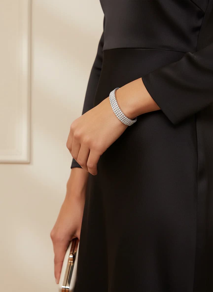 Üç Sıra Taşlı Gümüş Rengi Parlak Kadın Bileklik