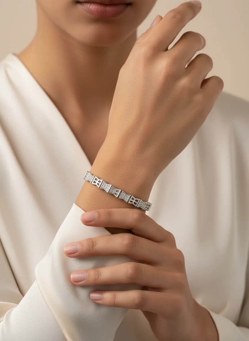 Zirkon Taşlı Gümüş Rengi Modern Geometrik Bileklik