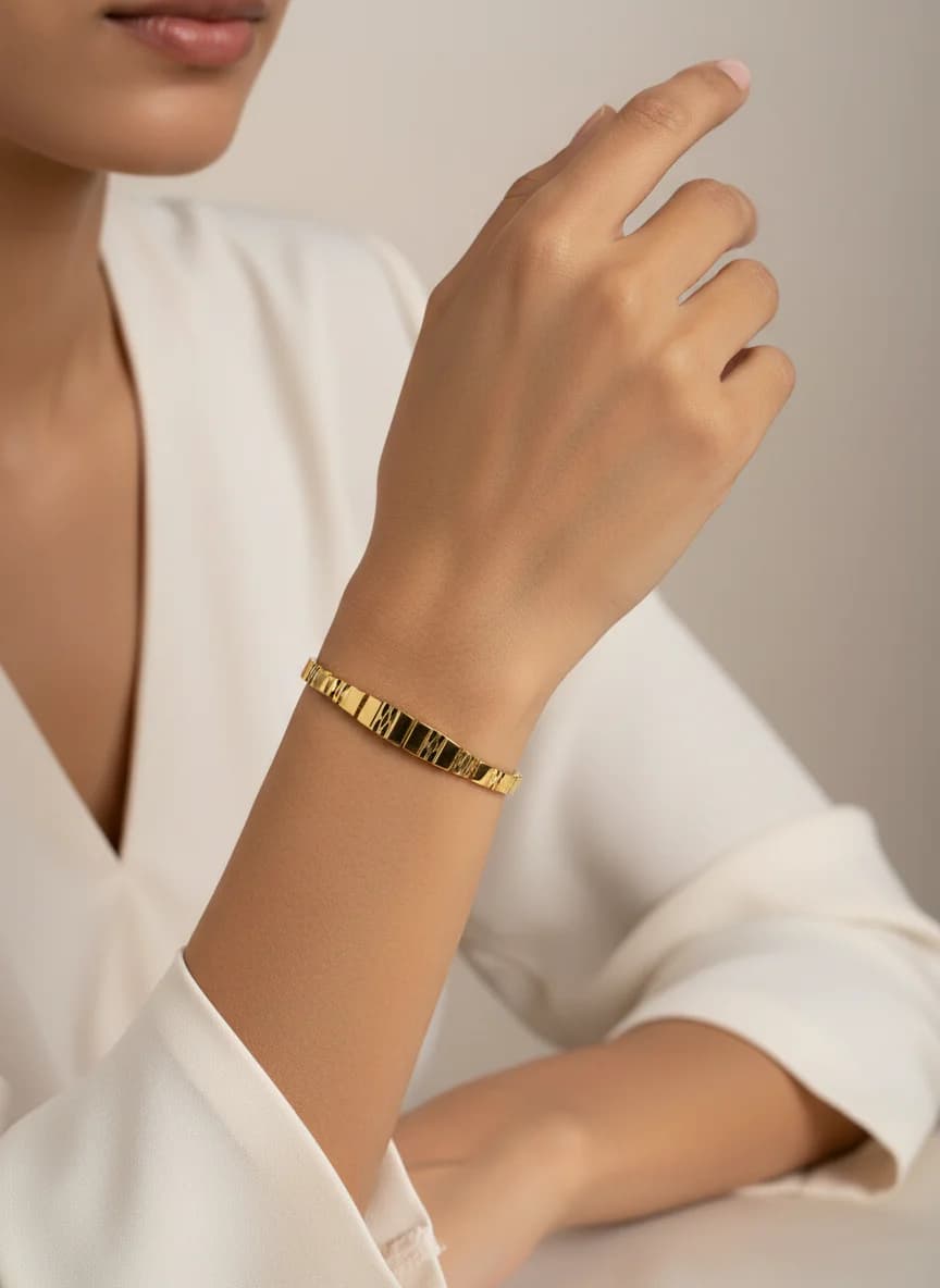 Altın Rengi Dikdörtgen Desenli Modern Kadın Bileklik