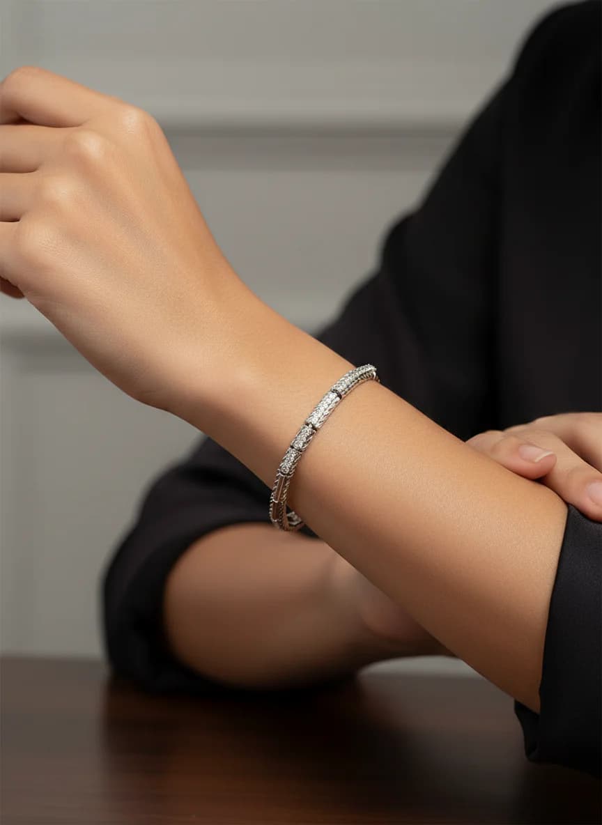 Pırlanta Görünümlü İşlemeli Kadın Bileklik