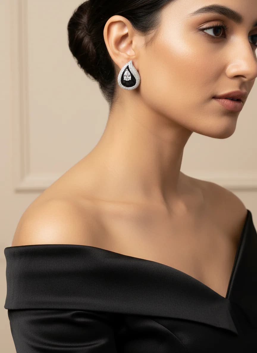 Siyah Damla Zirkon Taşlı Gümüş Rengi Şık Küpe