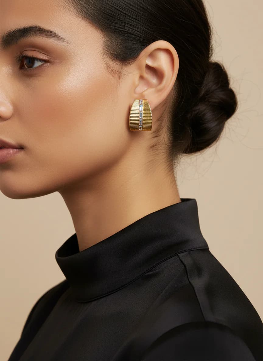 Altın Rengi Ribanalı Baget Taşlı Halka Küpe