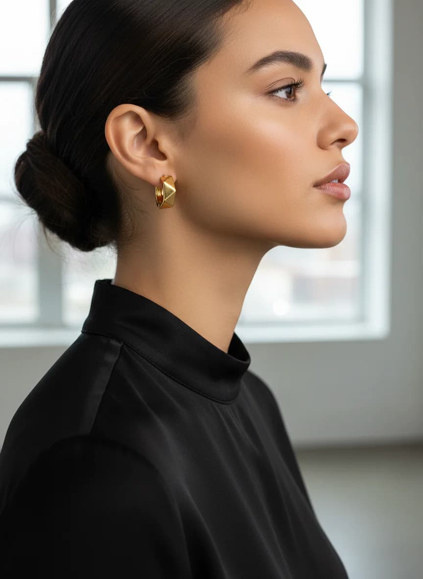 Altın Rengi Geometrik Fasetli Modern Halka Küpe