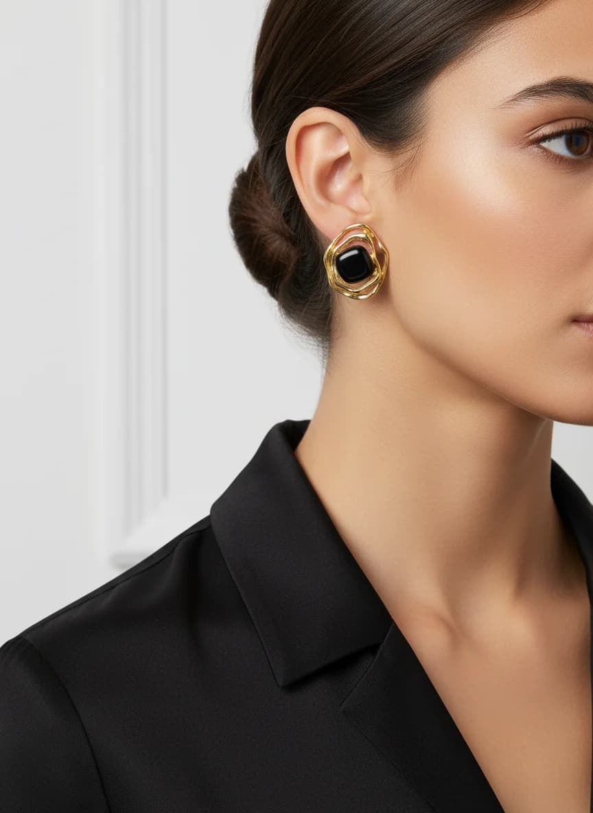 Modern Altın Rengi Siyah Taşlı Şık Kadın Küpe