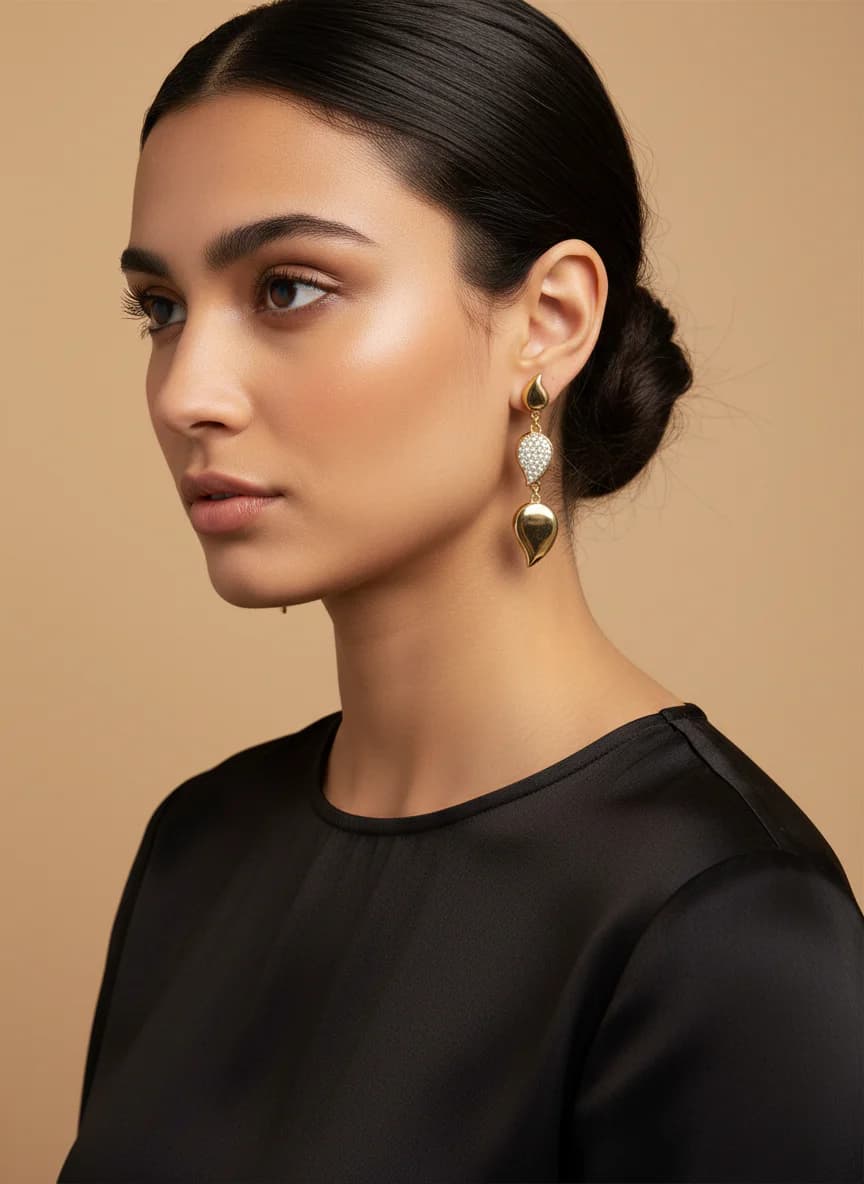 Zarif Altın Renk Damla Taşlı Sallantılı Küpe