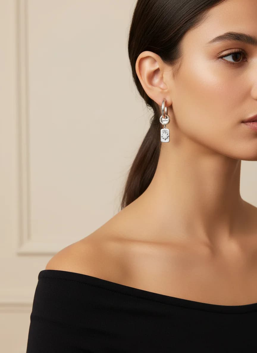 Gümüş Rengi Anahtar ve Yıldız Taşlı Halka Küpe Seti