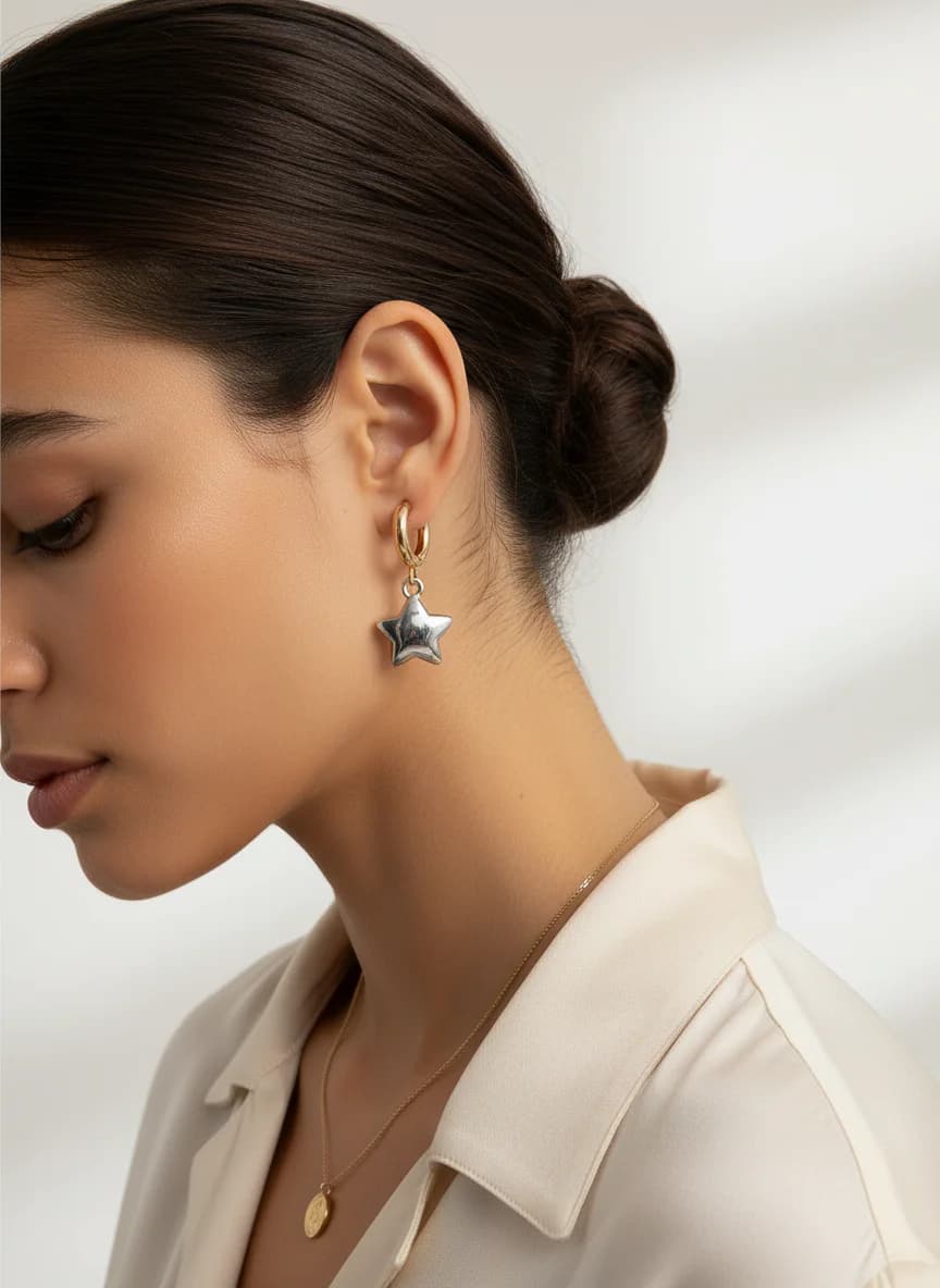 Altın Rengi Halka ve Gümüş Yıldız Sallantılı Küpe