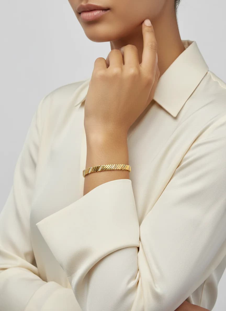 Modern V Kesim Taşlı Altın Bileklik