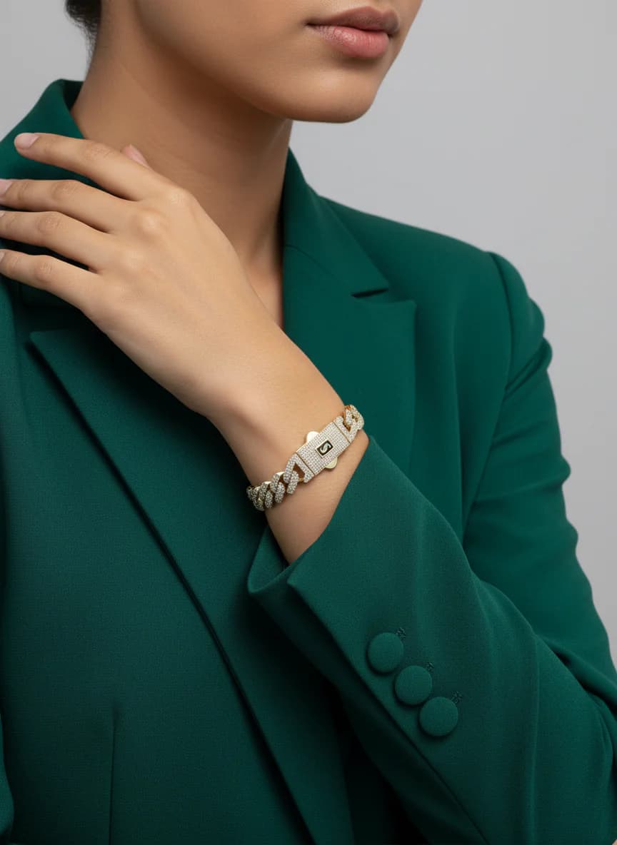 Altın Rengi Taşlı Küba Zincir Bileklik (S Harfli Kilit)