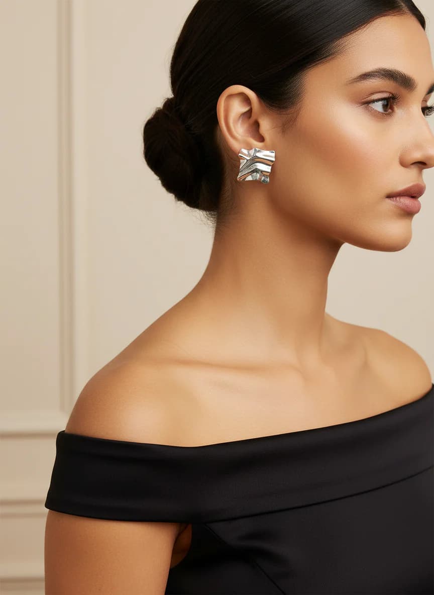 Modern Dalgalı Metal Küpe | Şık Gümüş Ton Tasarım