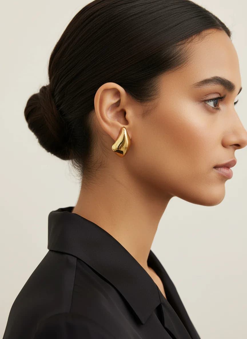 Altın Rengi Modern Bükümlü Damla Küpe