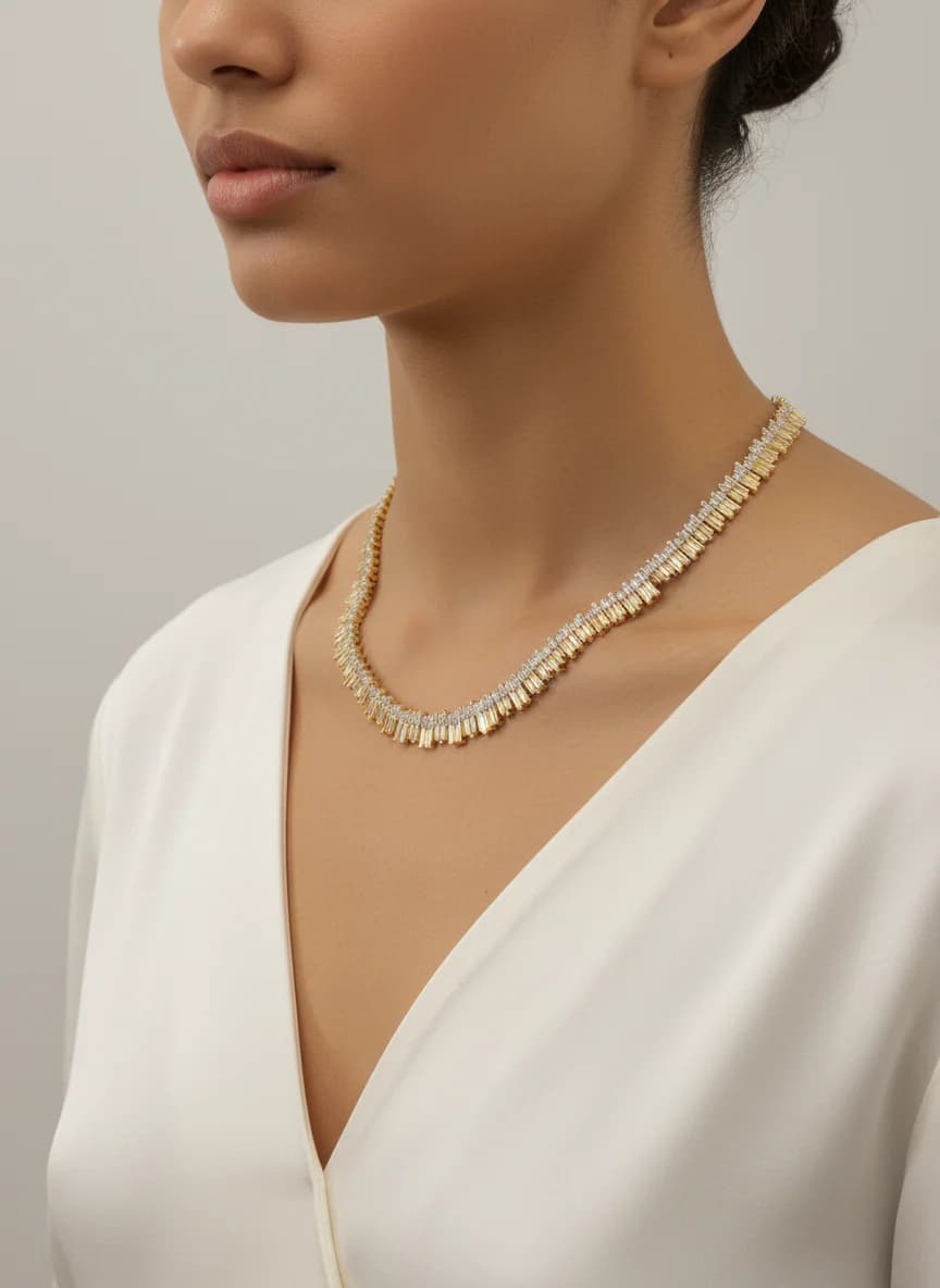 Altın Tonlu Baget Taşlı Zarif Zincir Kolye