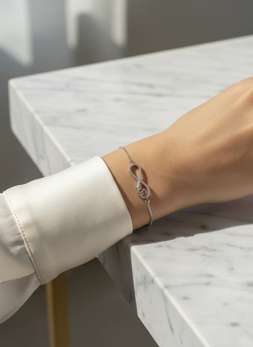 Sonsuzluk ve Taç Figürlü Zirkon Taşlı Gümüş Bileklik