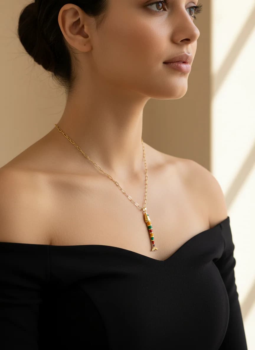 Renkli Balık Figürlü Altın Rengi Zincir Kolye