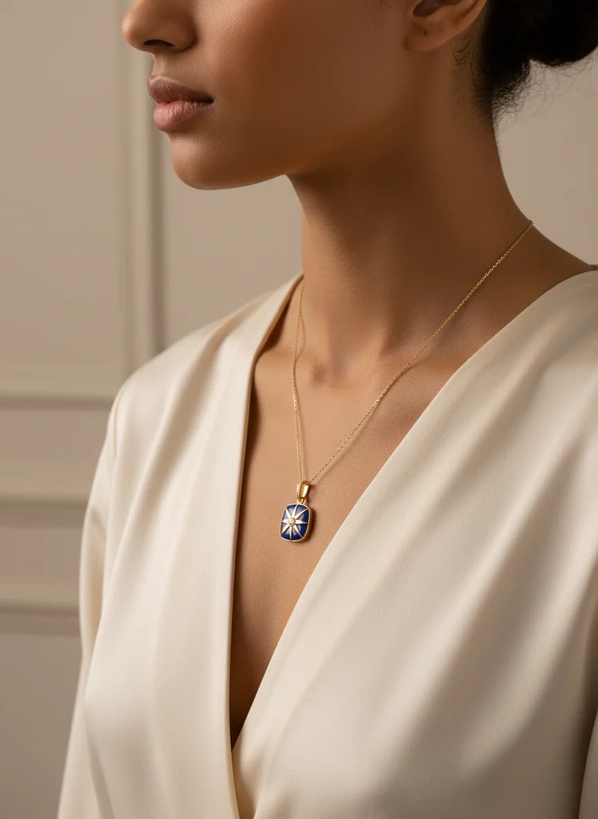 Altın Kaplama Mavi Mine Yıldız Detaylı Kare Kolye