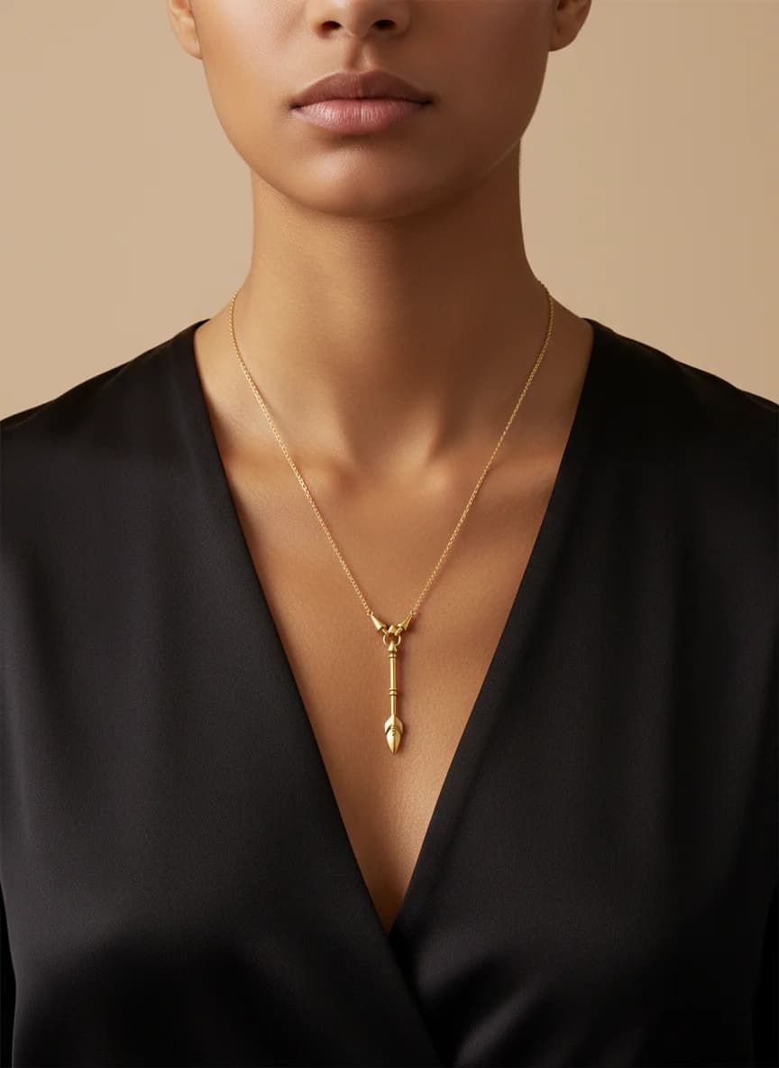 Zarif Ok Ucu Tasarımlı Altın Rengi Kolye