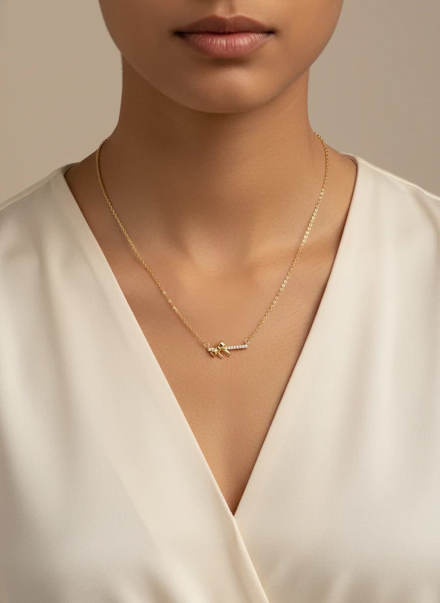 Altın Rengi Fiyonk ve Zirkon Taşlı Bar Kolye