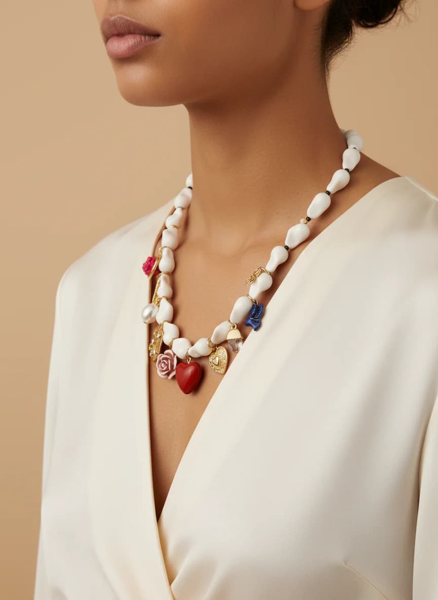 Şans ve Aşk Temalı Beyaz Boncuk Charm Kolye