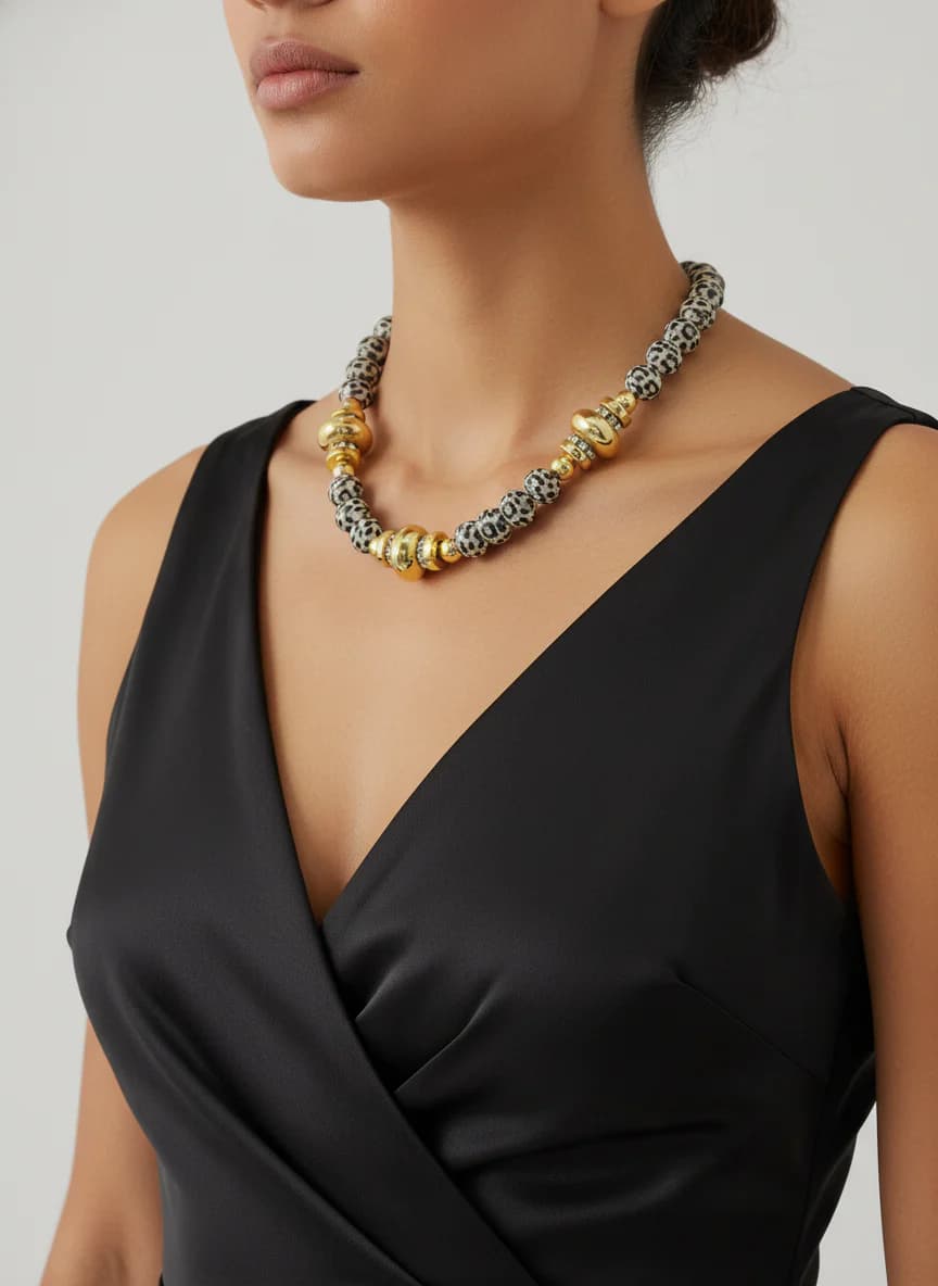 Leopar desenli gold detaylı kolye. 40 cm.