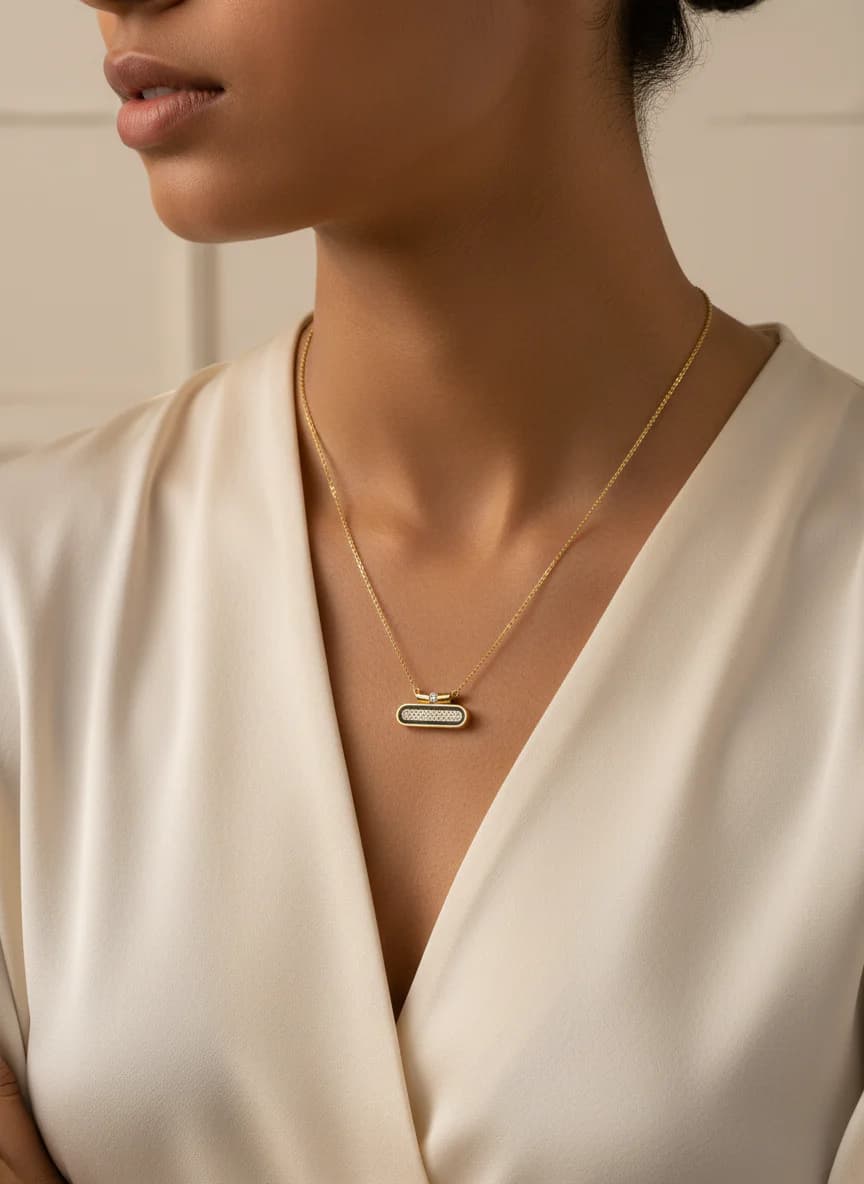 Altın Tonu Dikdörtgen Pave Taşlı Şık Zincir Kolye