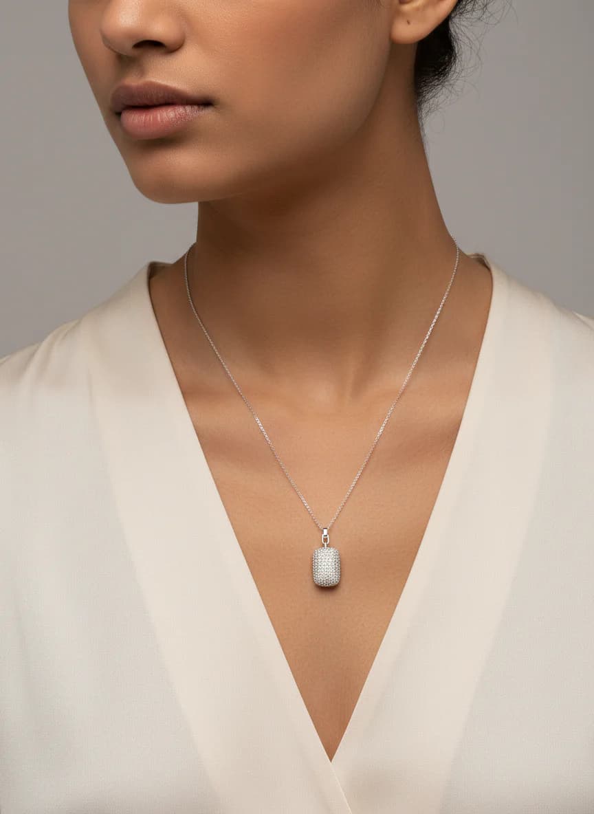 Parlak Zirkon Taşlı Dikdörtgen Gümüş Rengi Kolye