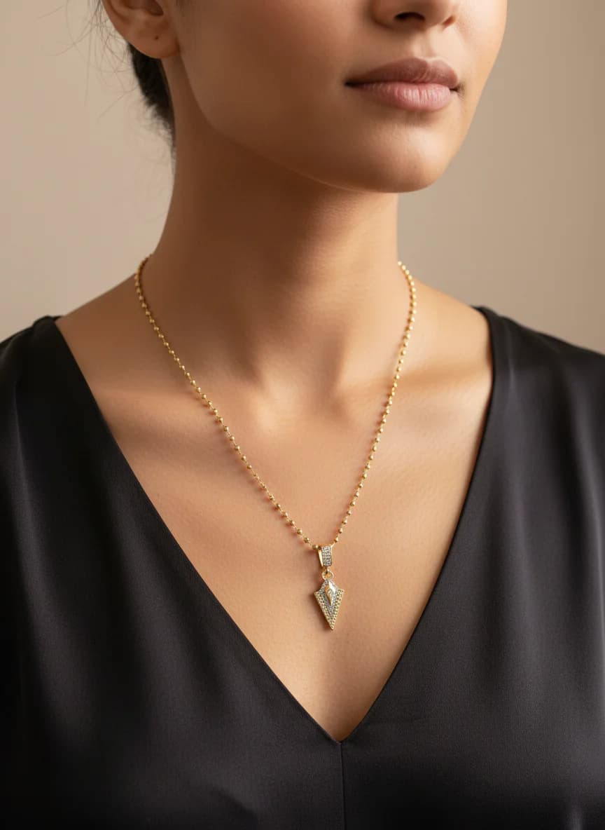 Unisex Altın Renk Taşlı Geometrik Ok Uçlu Kolye